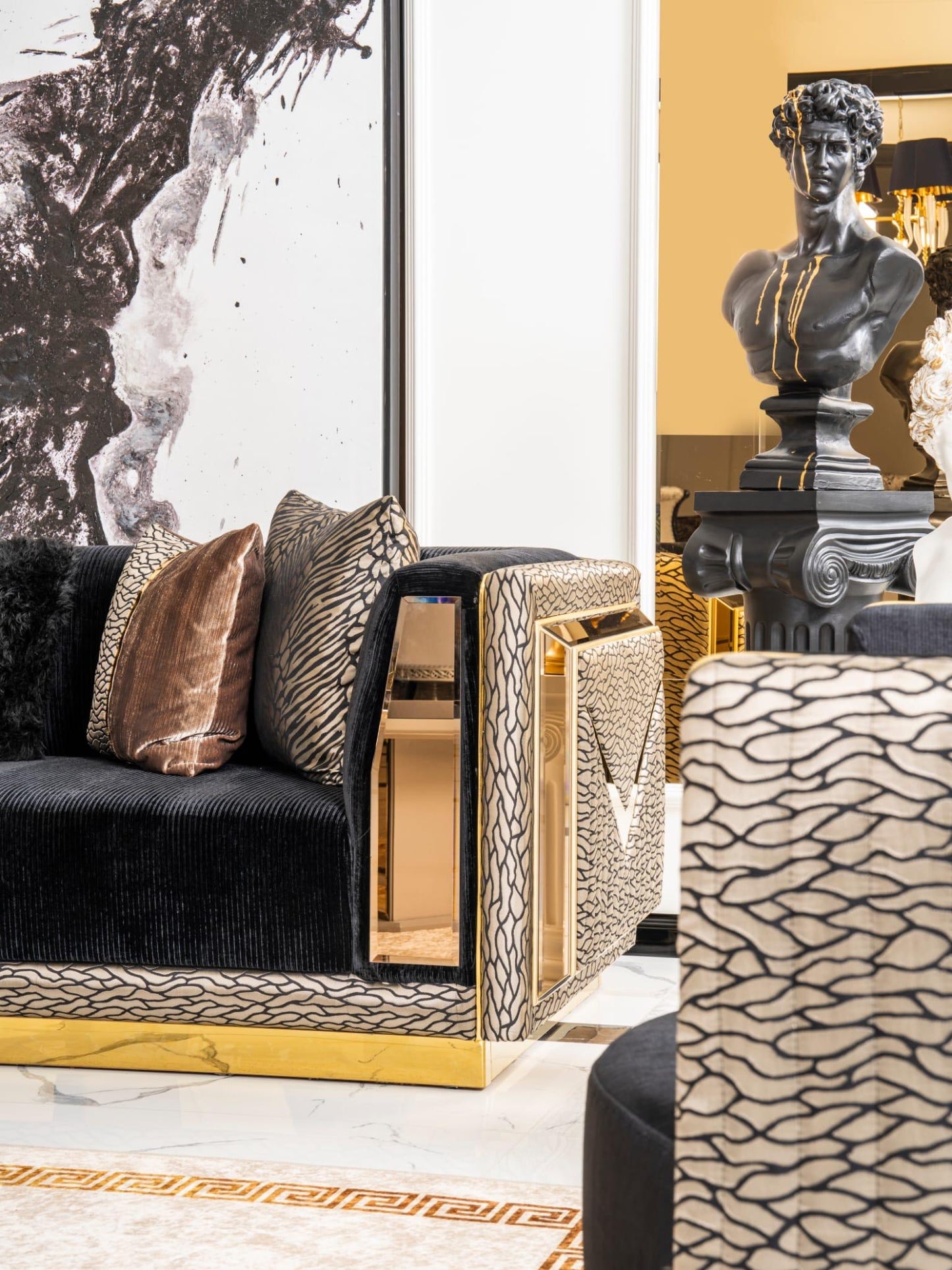 Grand Leon’s Sofa Set