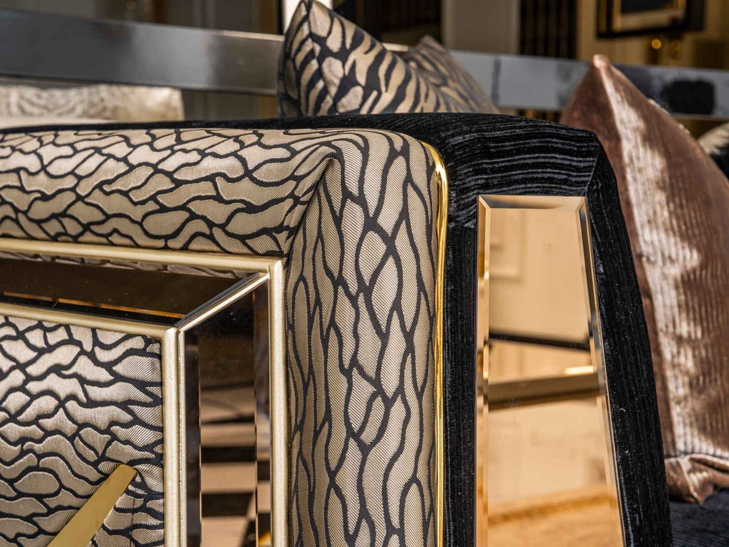 Grand Leon’s Sofa Set