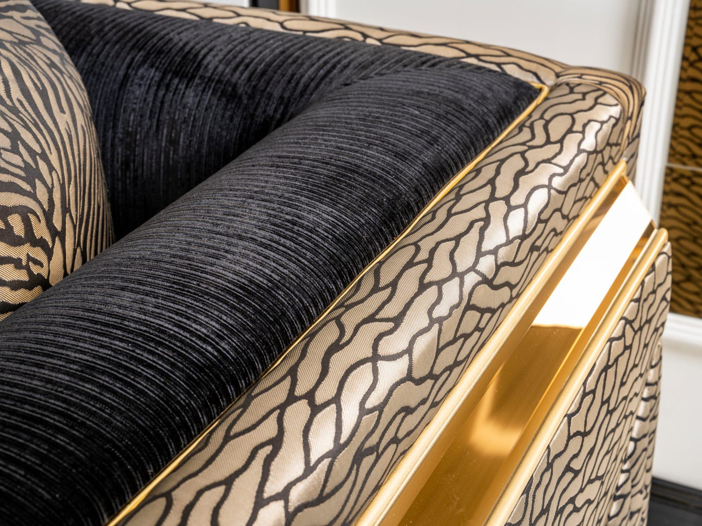 Grand Leon’s Sofa Set