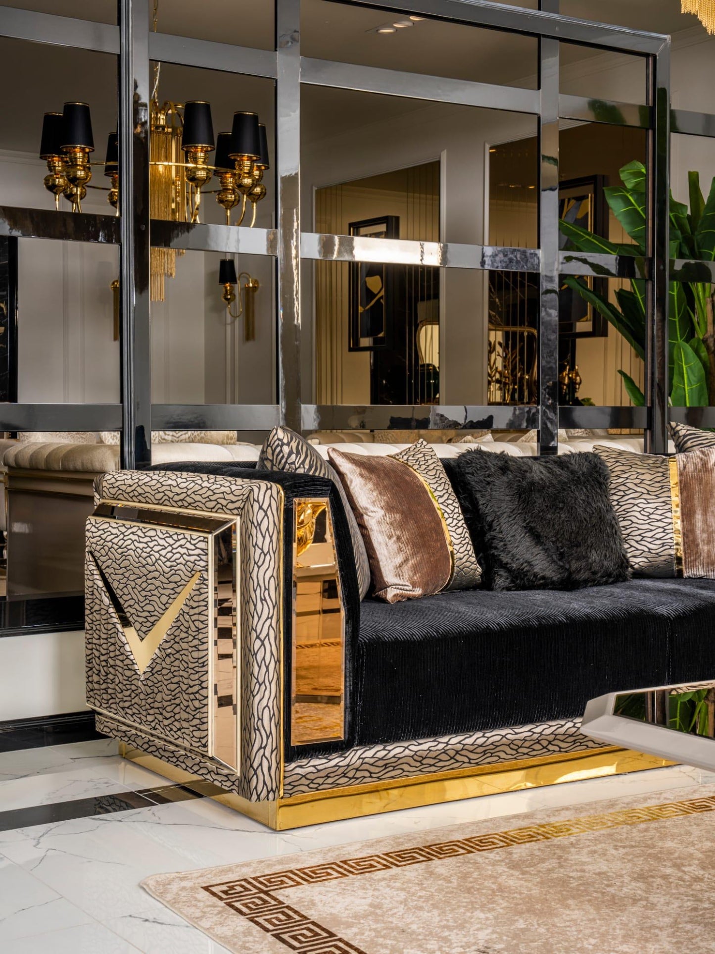 Grand Leon’s Sofa Set