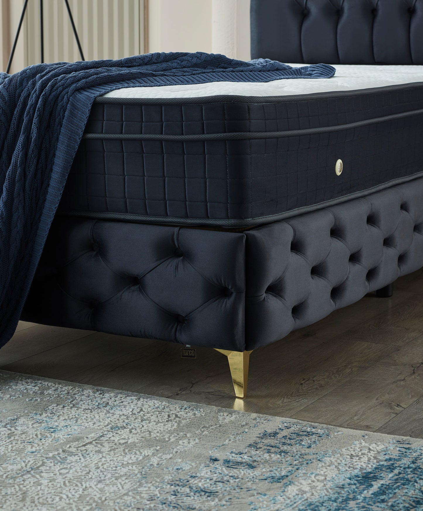 Amatis Velvet Bed